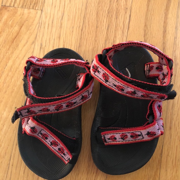 girls tevas